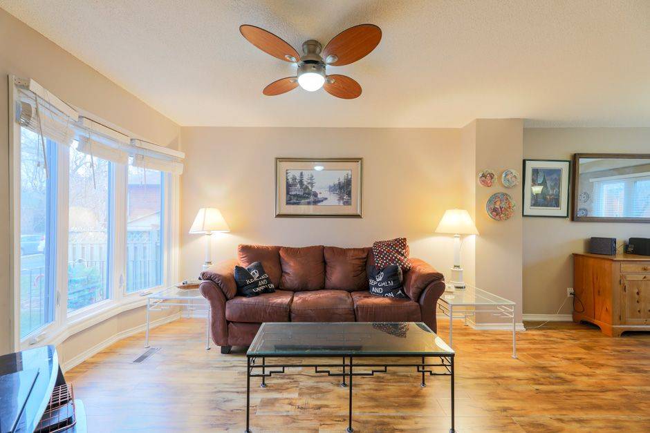 Toronto E06, ON M1N 3W7,132 Sandown AVE