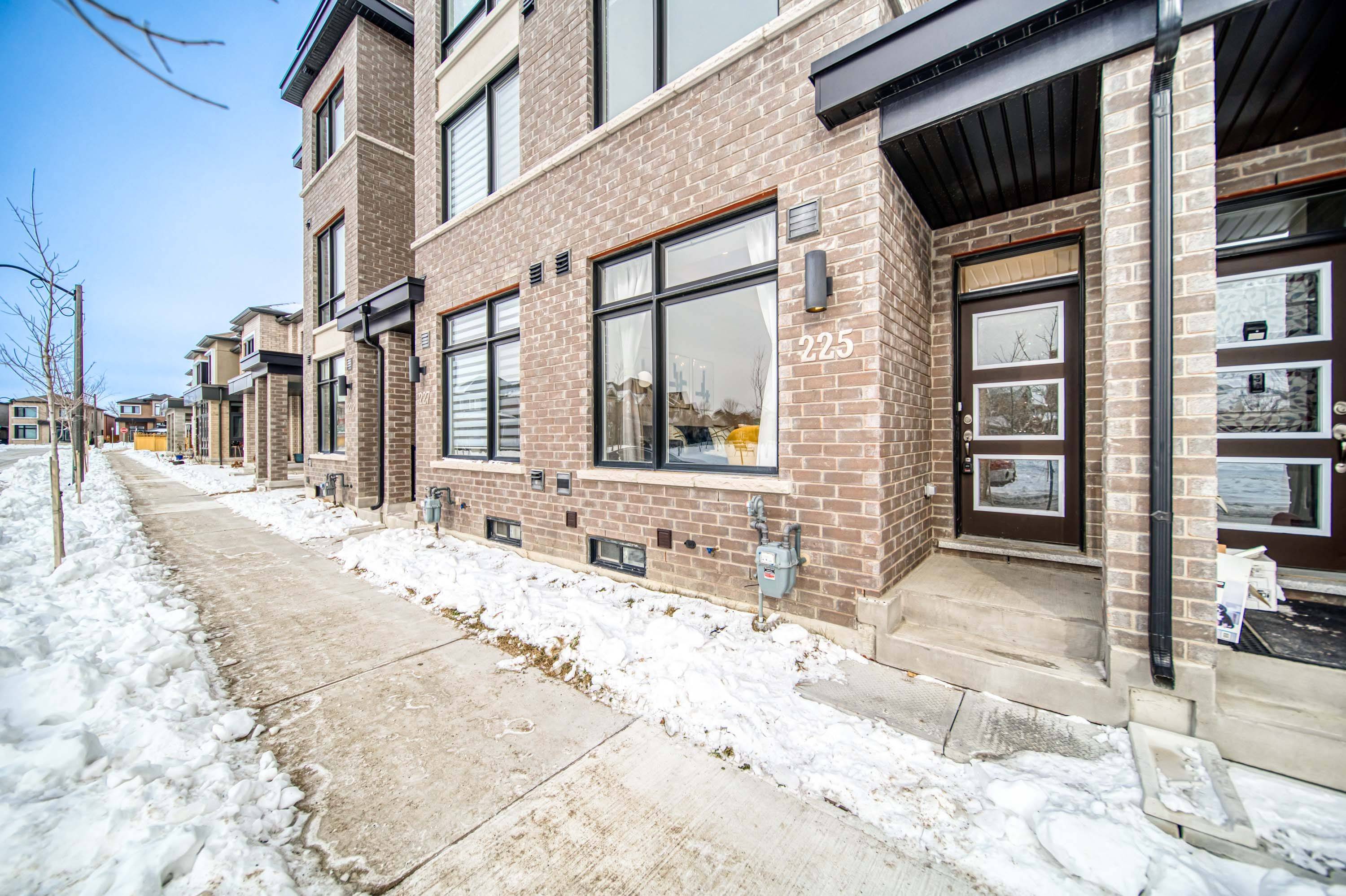 Markham, ON L6B 1P1,225 Webb ST