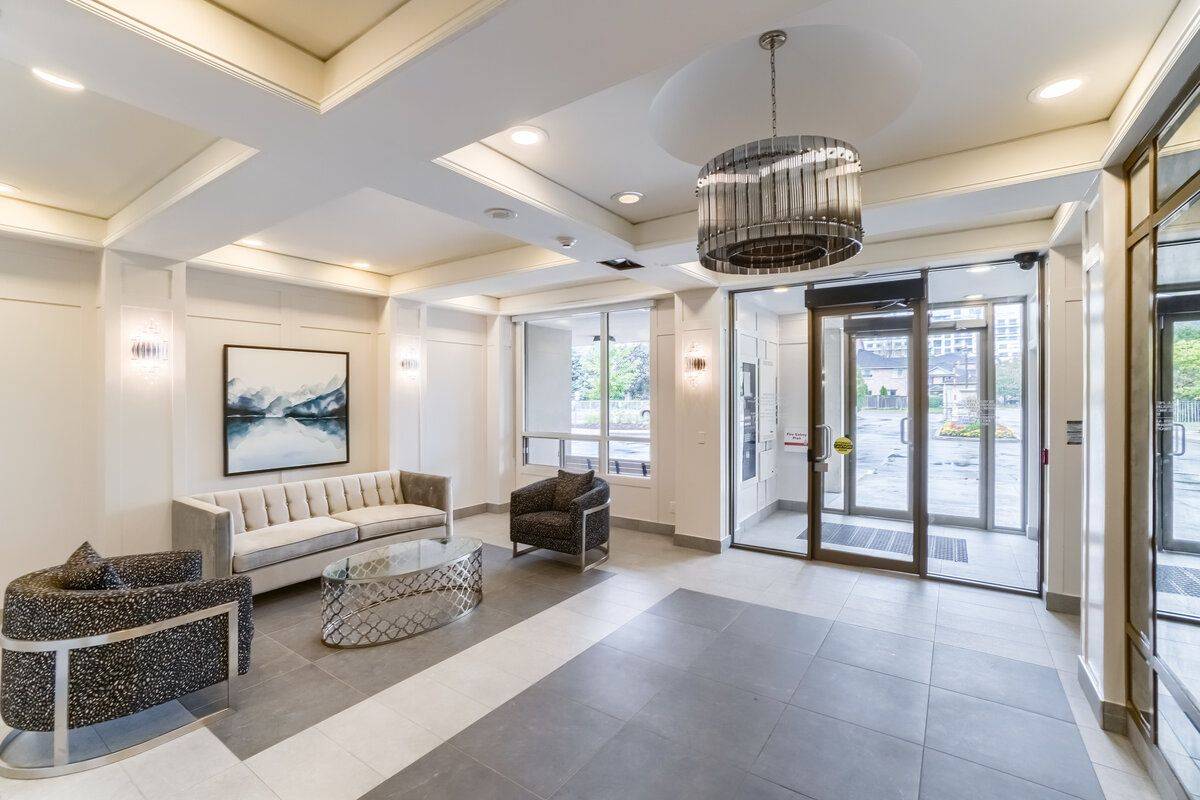 Richmond Hill, ON L4B 4M4,19 Northern Heights DR #106