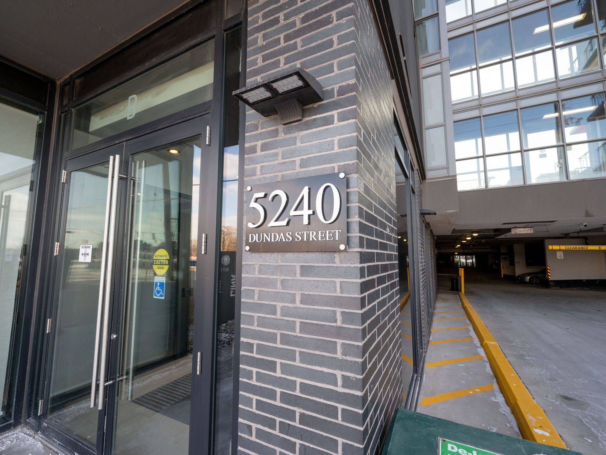 Burlington, ON L7L 0J6,5240 Dundas ST #B305