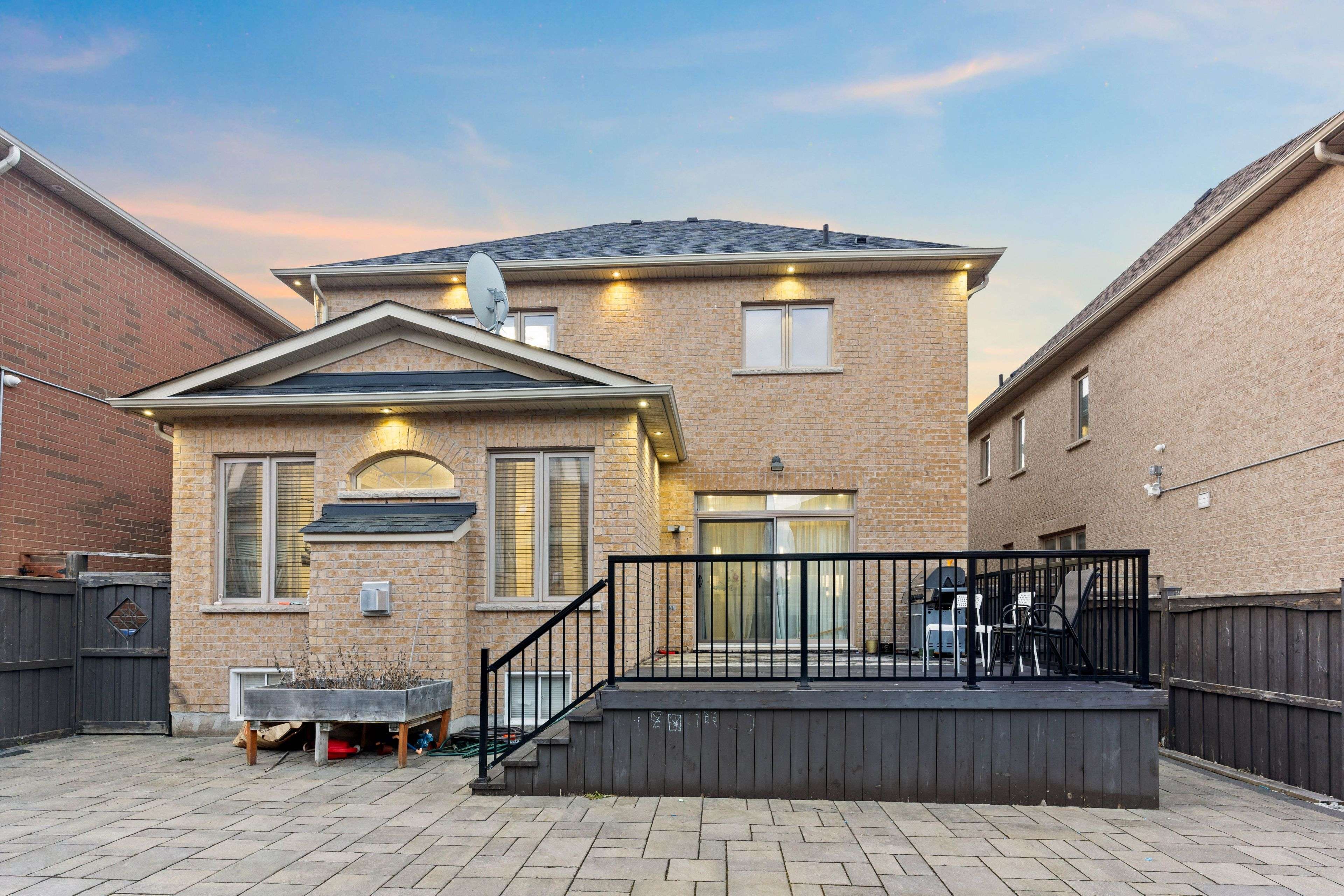 Brampton, ON L6X 2Y9,31 Bear Run RD