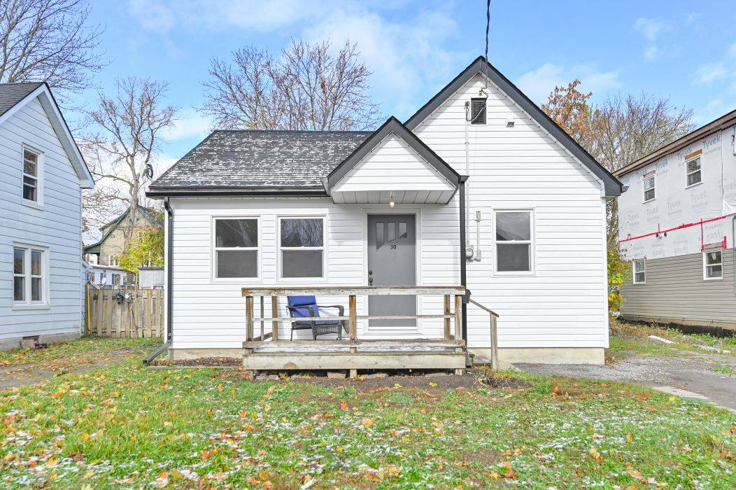 Belleville, ON K8P 1W8,30 STRACHAN ST