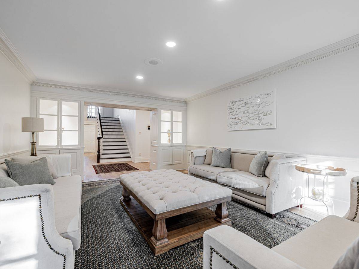 Toronto C03, ON M5P 2N5,238 Forest Hill RD