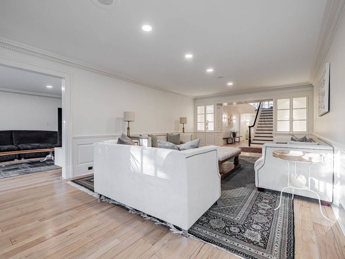 Toronto C03, ON M5P 2N5,238 Forest Hill RD