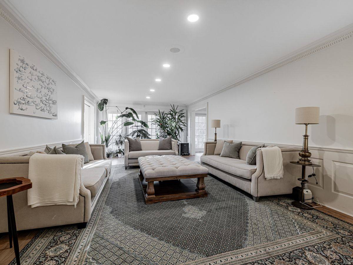 Toronto C03, ON M5P 2N5,238 Forest Hill RD