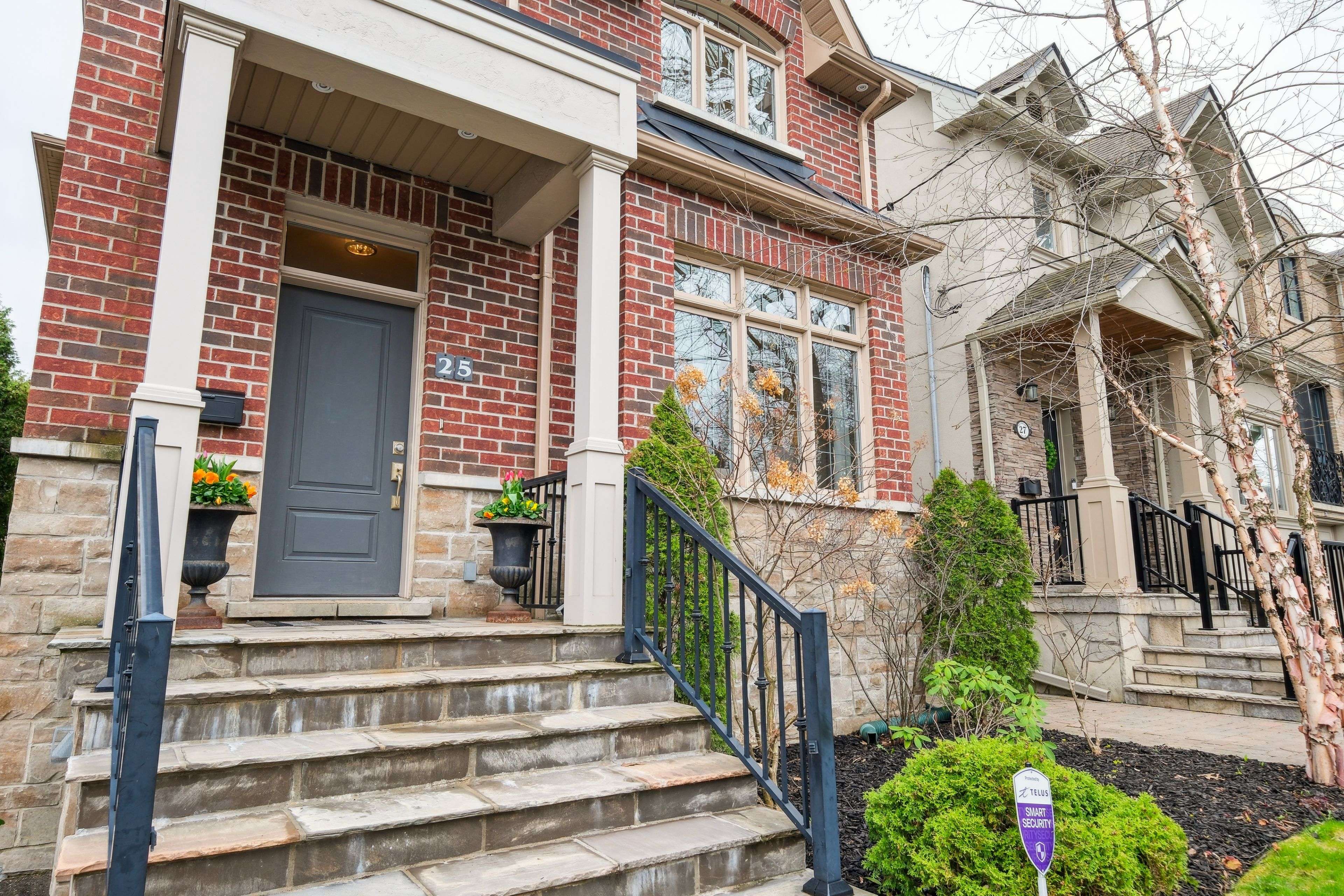 Toronto C11, ON M4G 1G1,25 Southvale DR