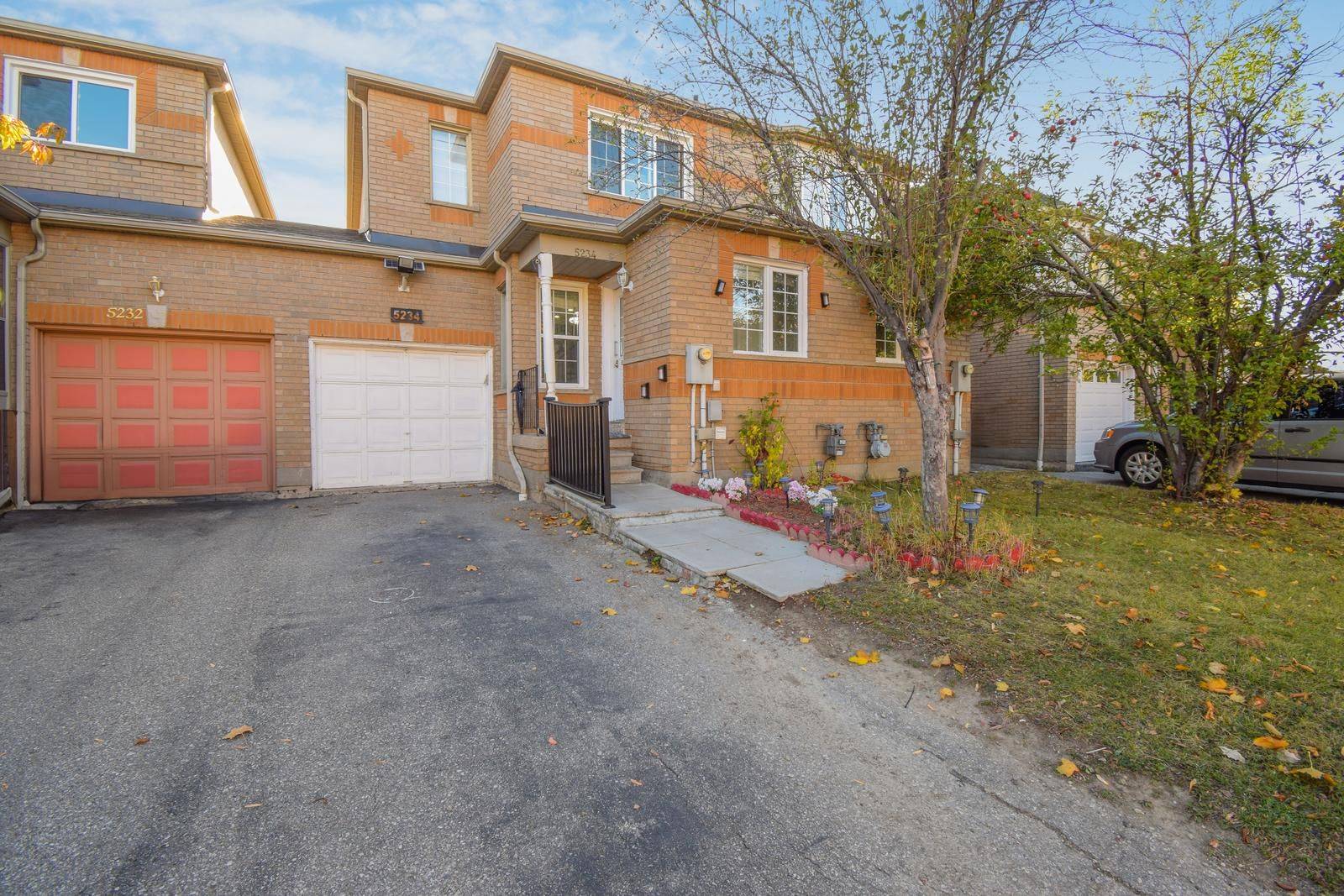 Mississauga, ON L5V 2A1,5234 Fairford CRES