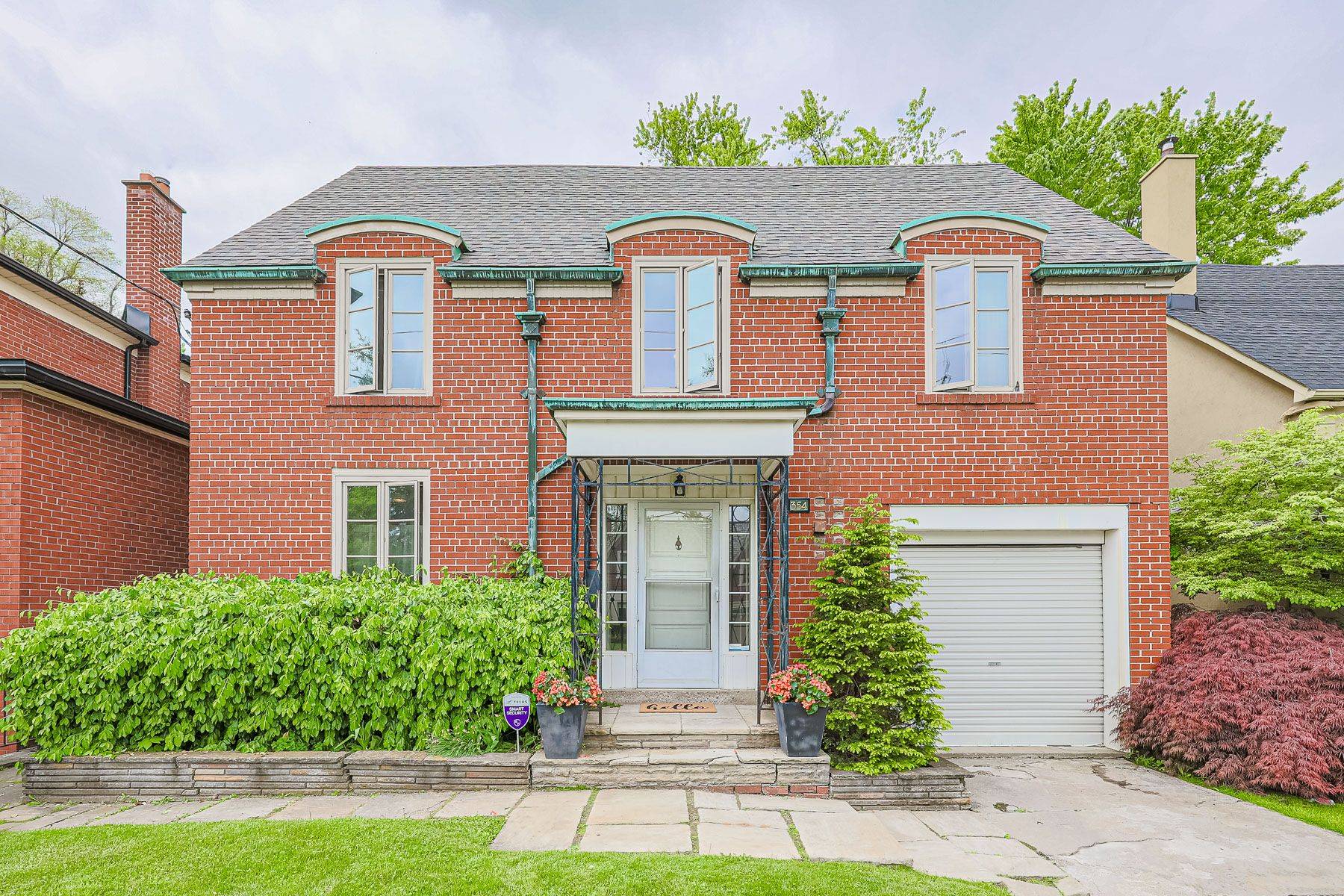 Toronto C11, ON M4G 3L2,354 Bessborough DR