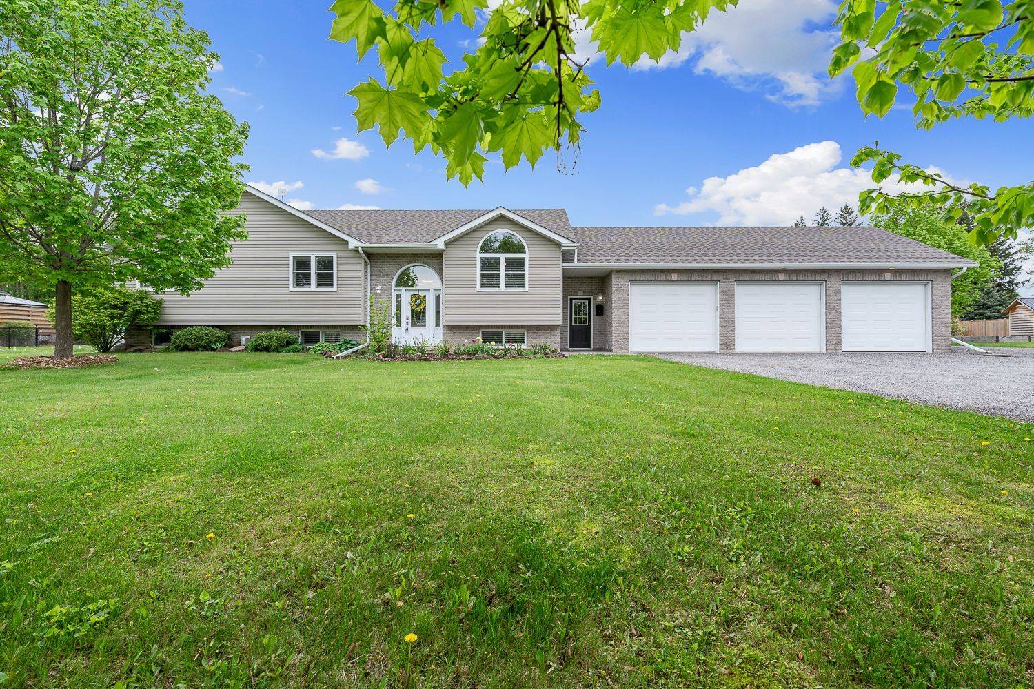 Scugog, ON L0B 1L0,59 Suggitt DR