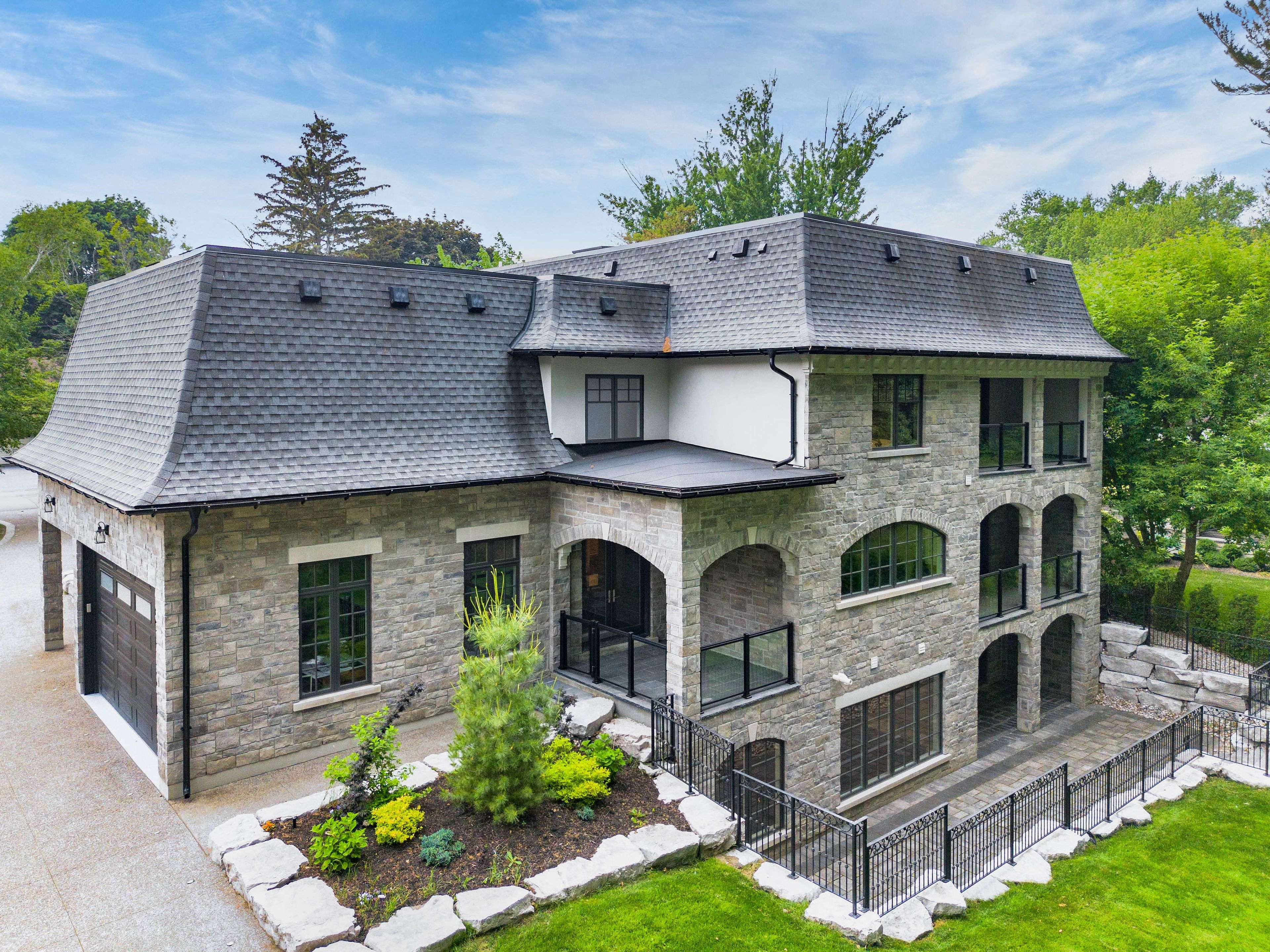 Mississauga, ON L5G 3Z2,1561 Carmen DR