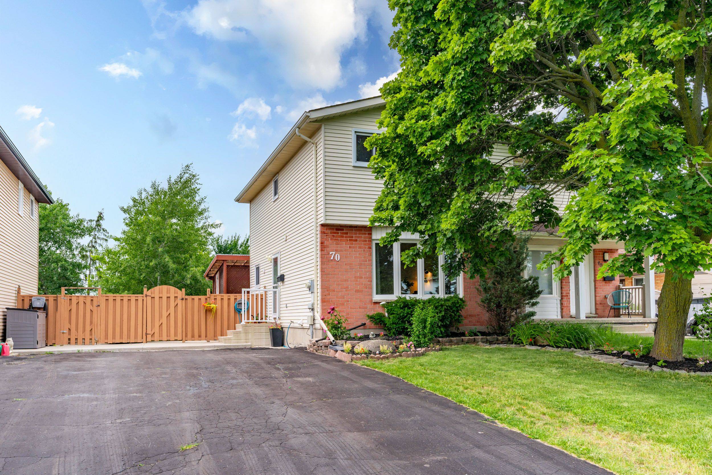 Kitchener, ON N2N 2S1,70 Montana CRES