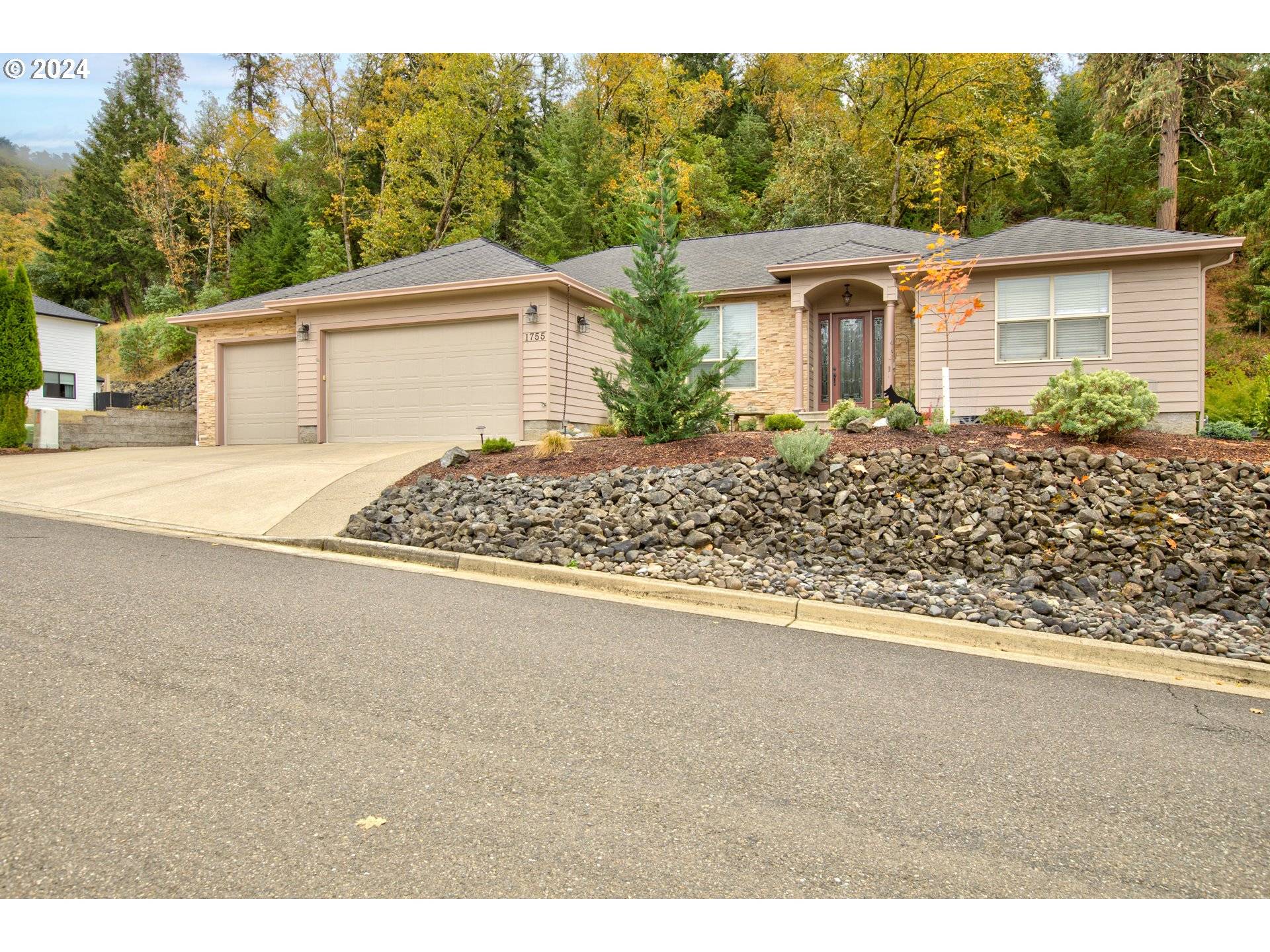 Roseburg, OR 97470,1755 NE REAGAN DR