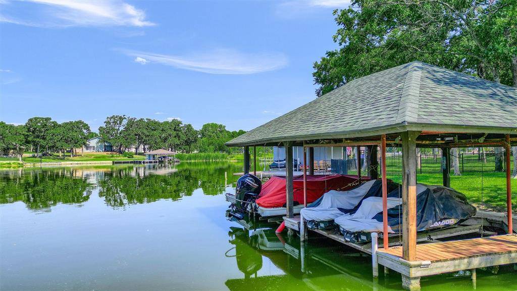 Lake Kiowa, TX 76240,802 Kiowa Drive E