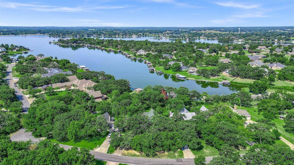 Lake Kiowa, TX 76240,802 Kiowa Drive E