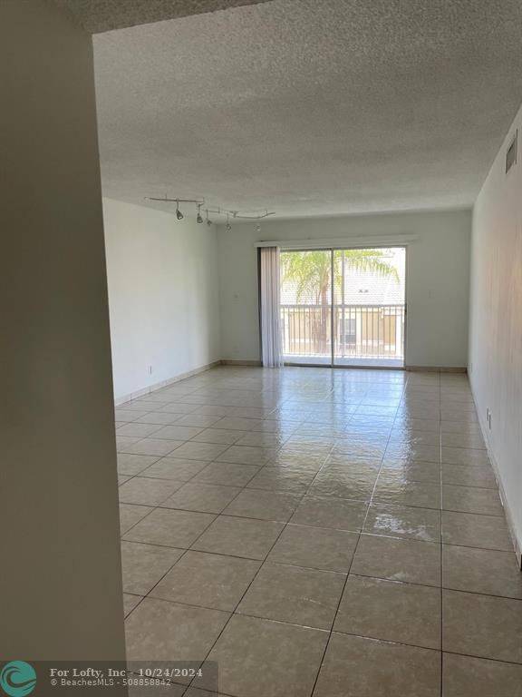 Coral Springs, FL 33065,2960 Riverside Dr  #316