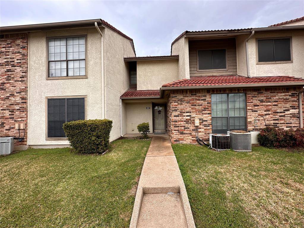 Irving, TX 75060,927 Turtle Cove #134