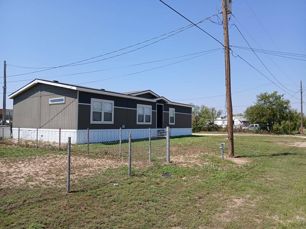 Ballinger, TX 76821,1009 N 14th St