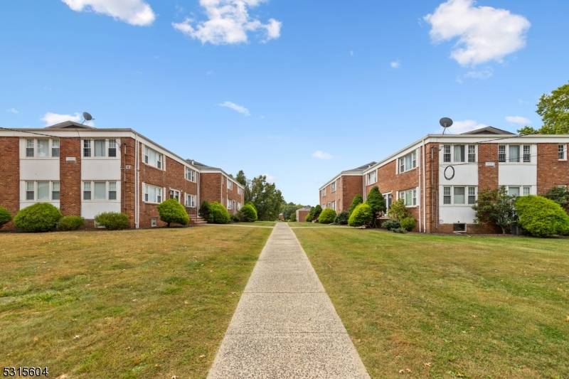 Bridgewater Twp., NJ 08807,6 Stanford Dr Apt 1B #1B