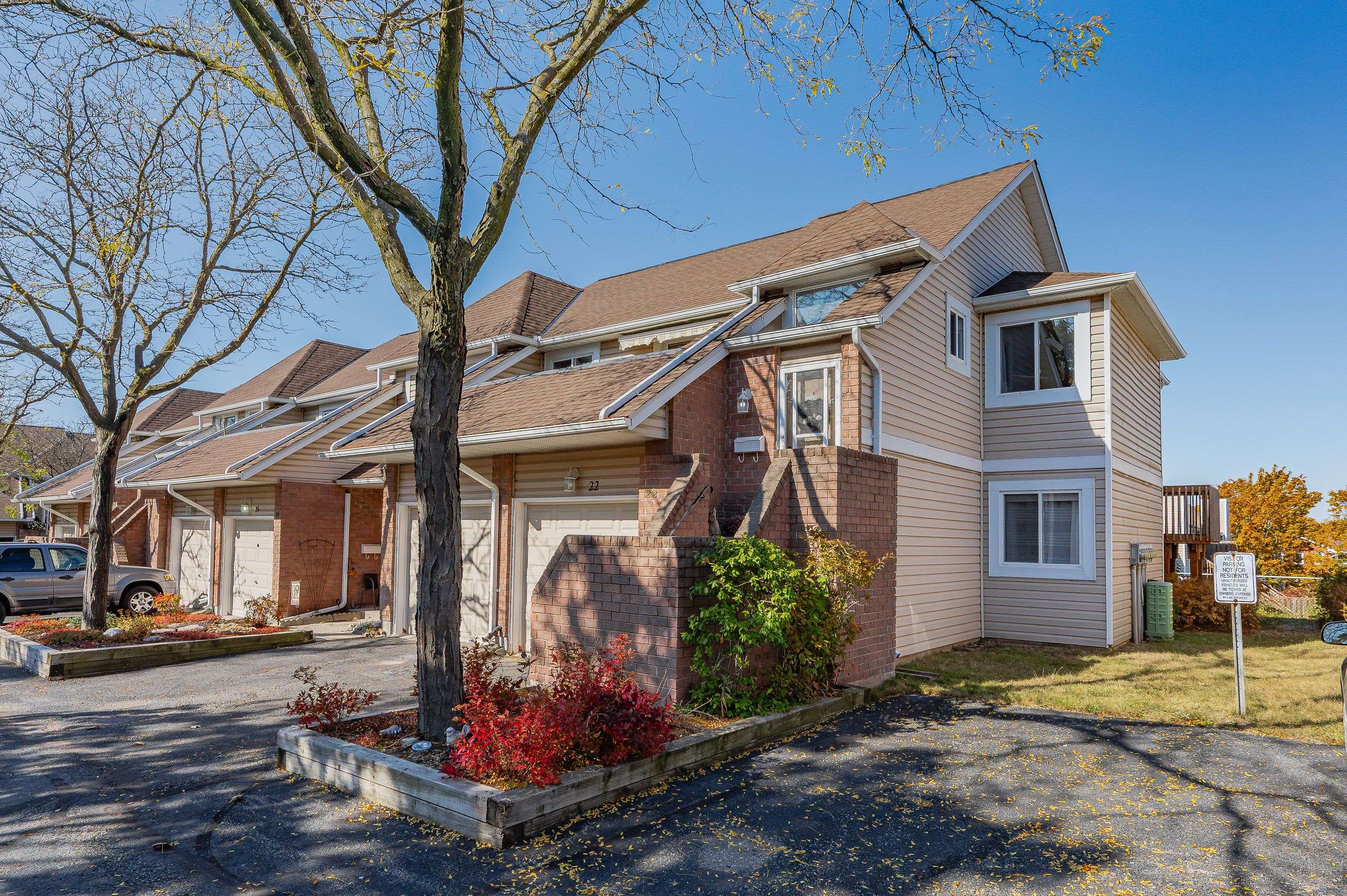 Kitchener, ON N2M 5L6,205 Highland CRES #22