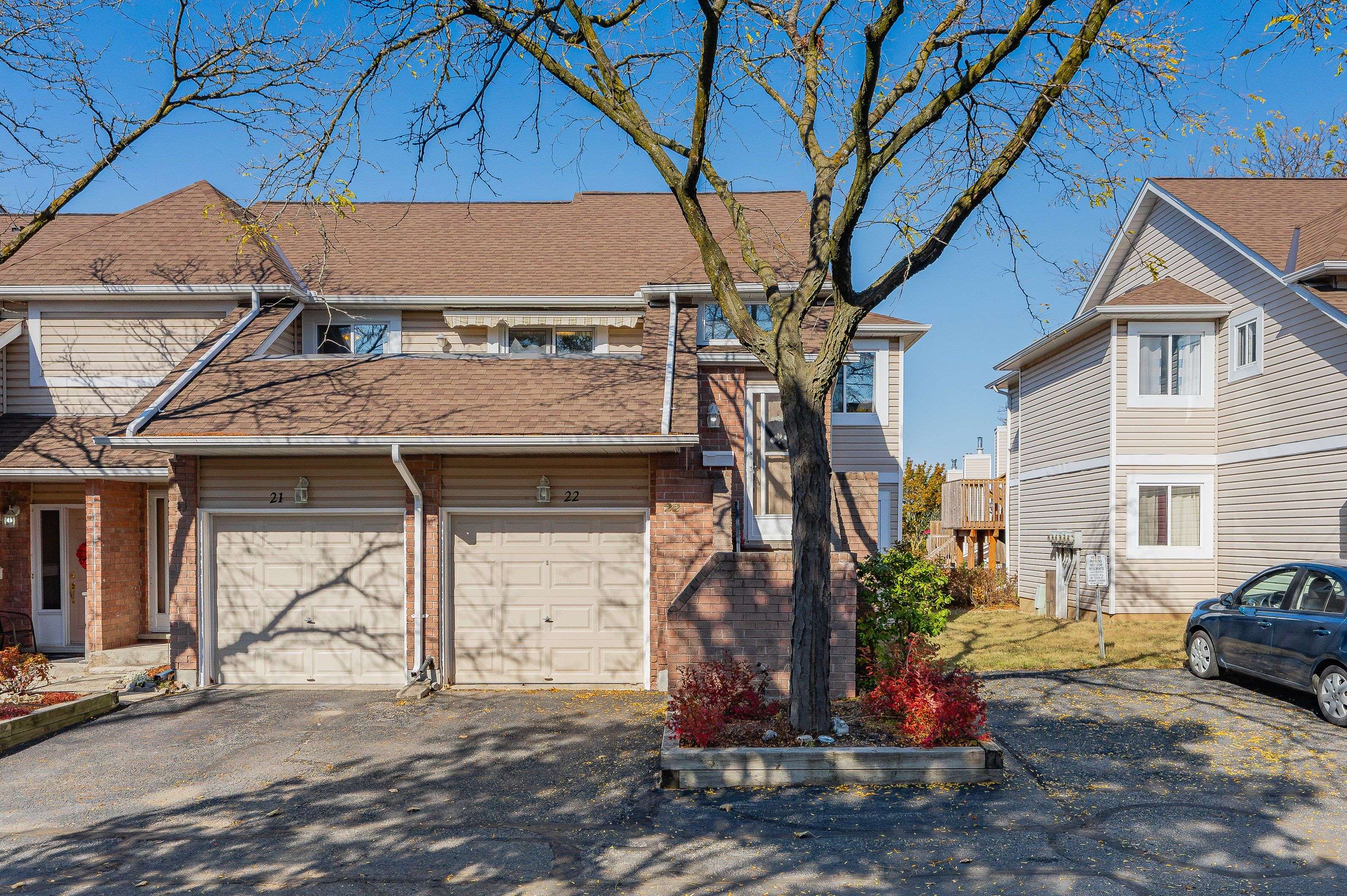 Kitchener, ON N2M 5L6,205 Highland CRES #22