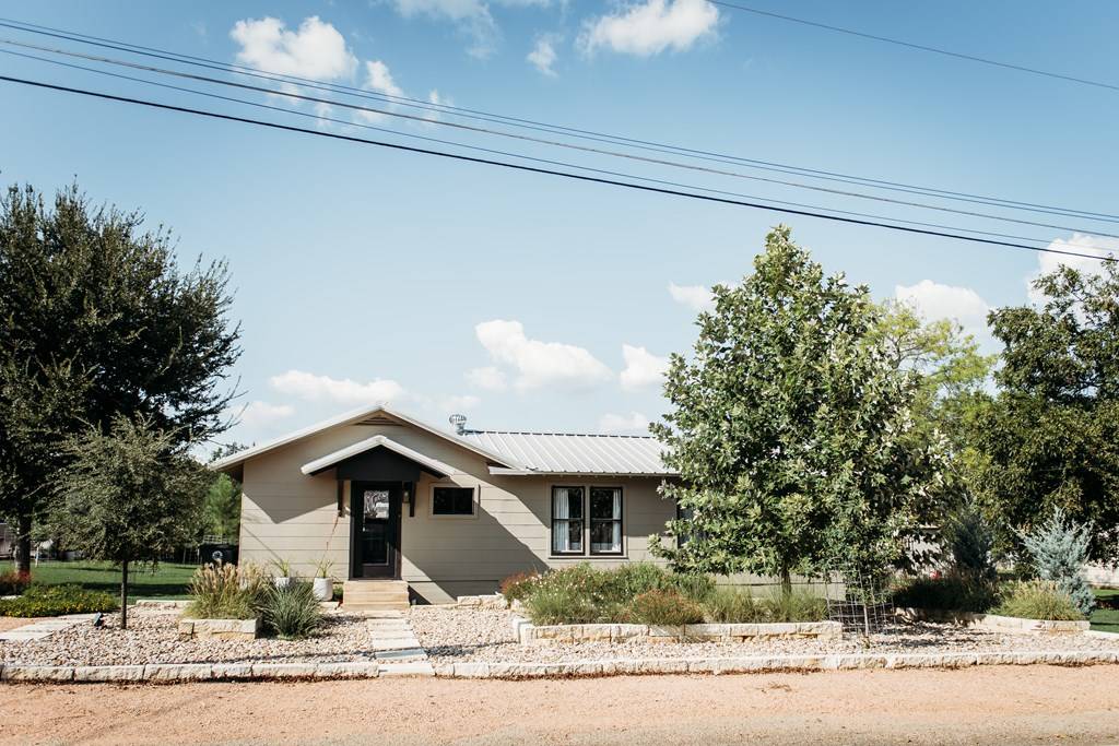 Mason, TX 76856,1216 -- Ritter St