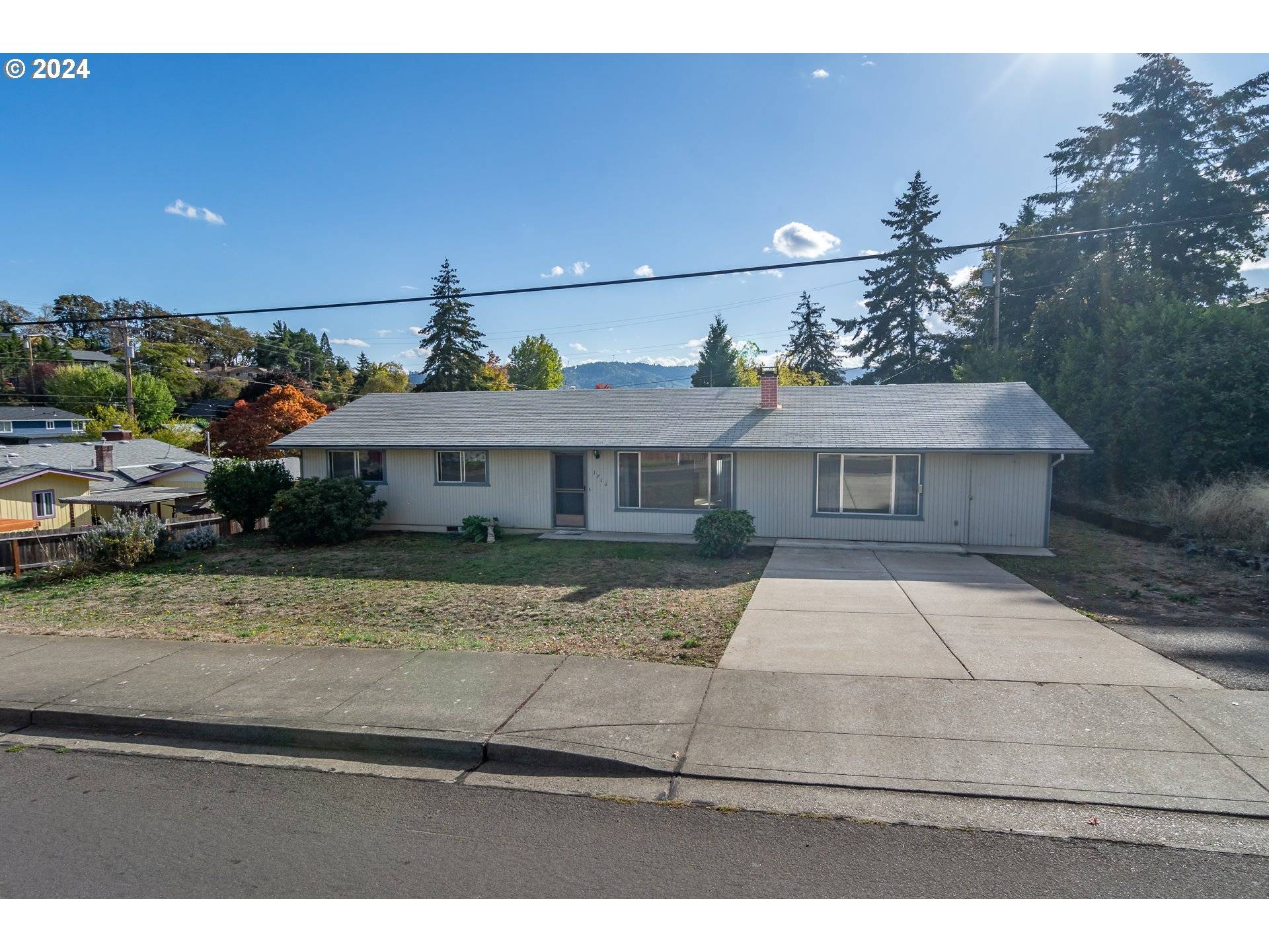 Roseburg, OR 97471,1713 NW VALLEY VIEW DR