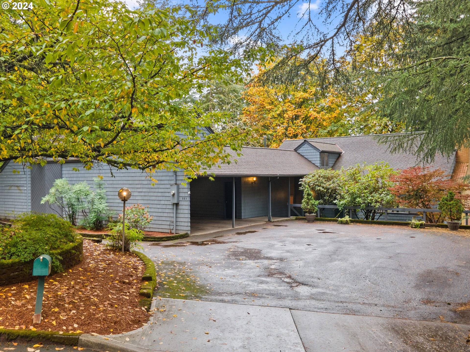 Portland, OR 97225,885 SW 84TH CT