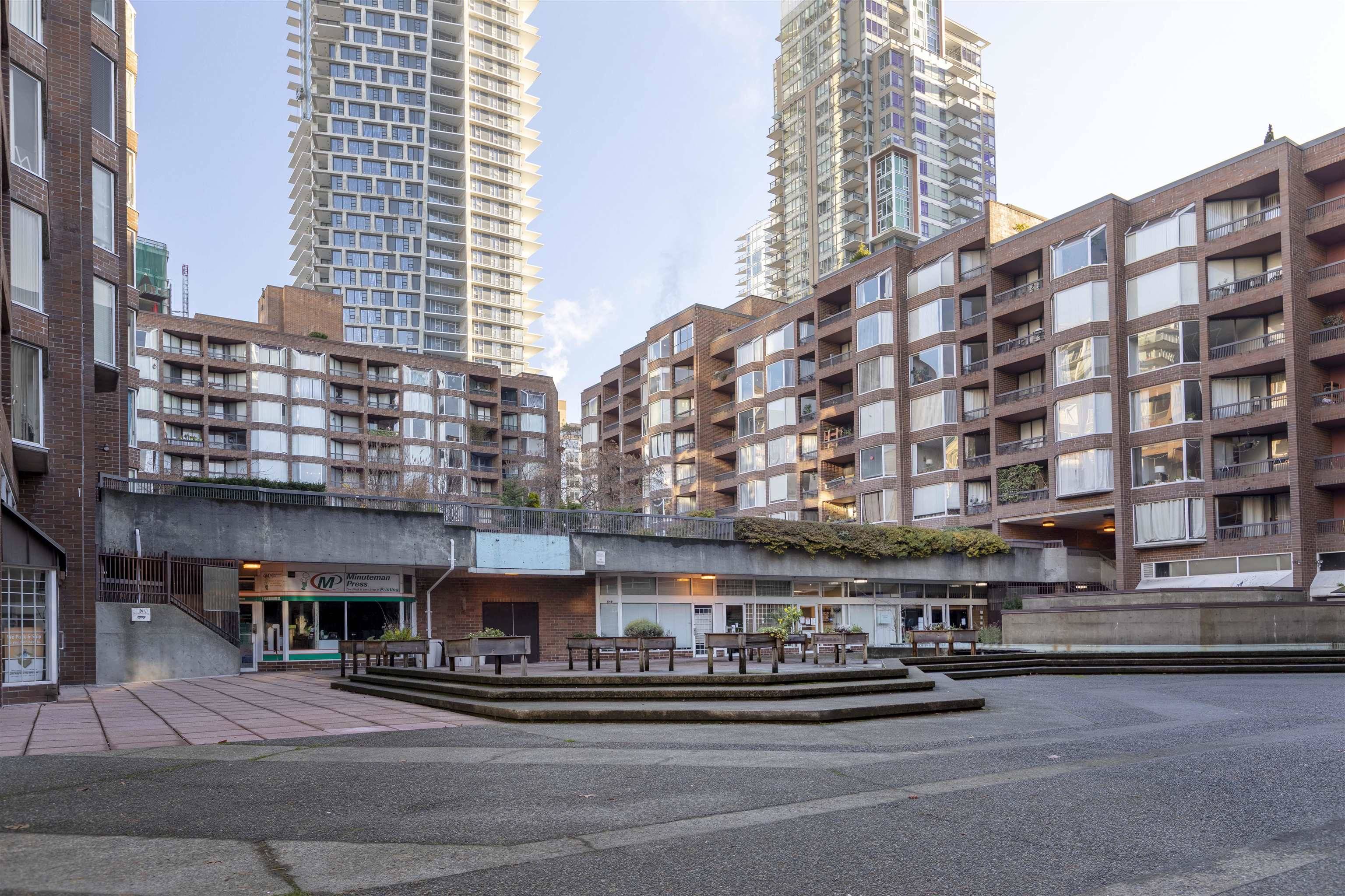 Vancouver, BC V6Z 1W7,3 1353 HORNBY STREET