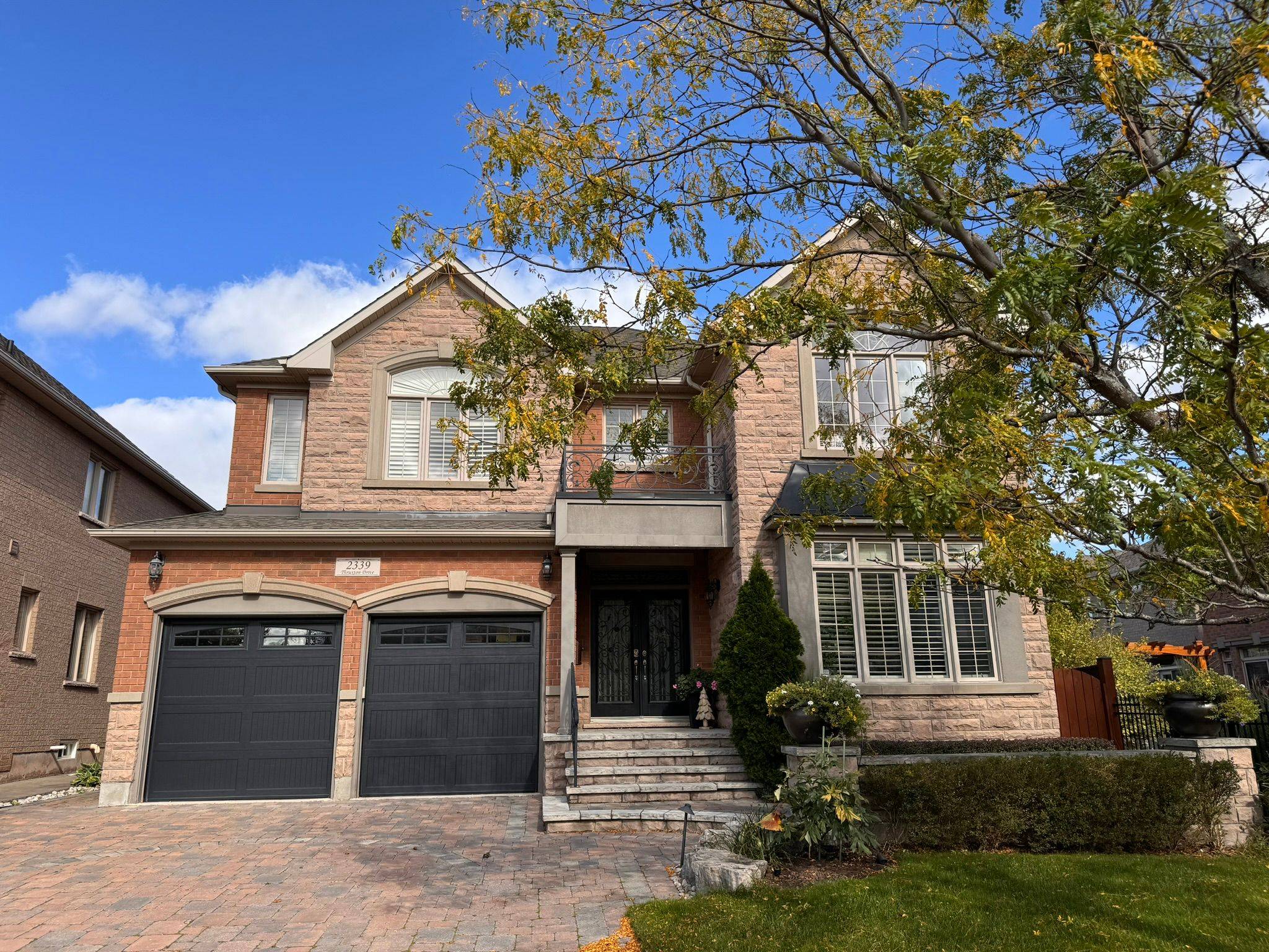 Oakville, ON L6H 0C5,2339 Thruxton DR