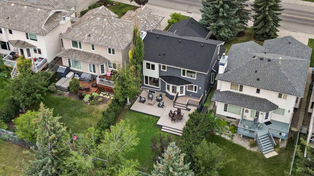 Calgary, AB T2Y 2W9,14306 Evergreen ST SW