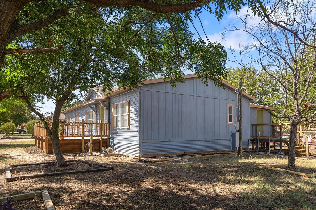 De Leon, TX 76444,733 E Ham Avenue