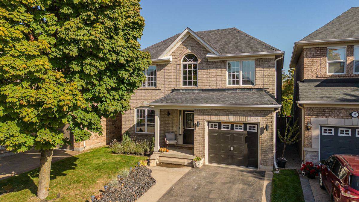 Oakville, ON L6M 4Y3,2441 Falkland CRES