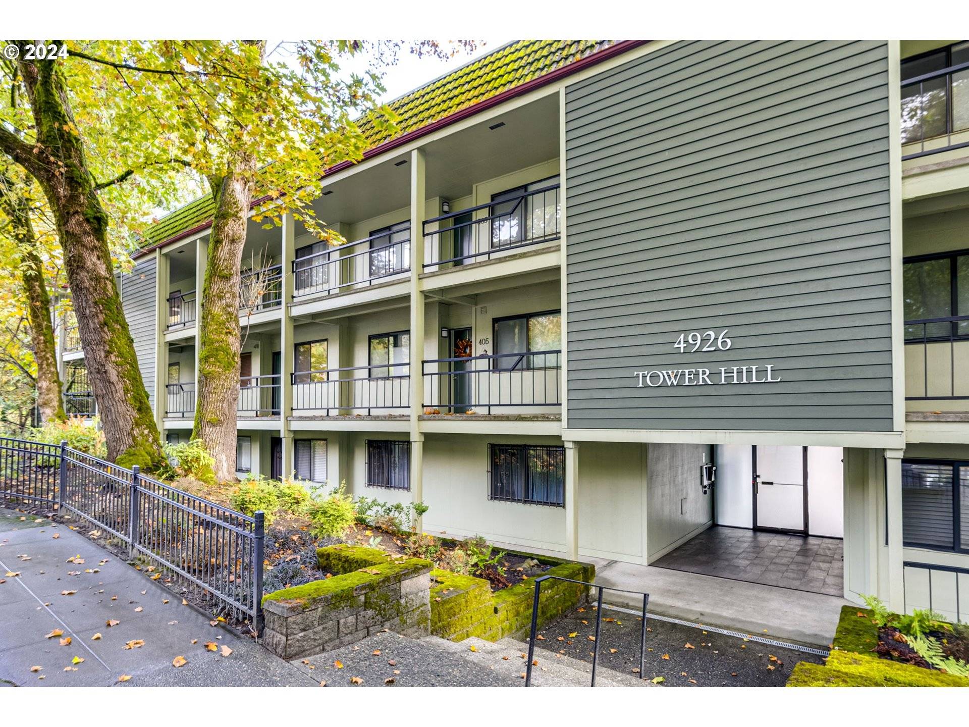 Portland, OR 97239,4926 S CORBETT AVE #205