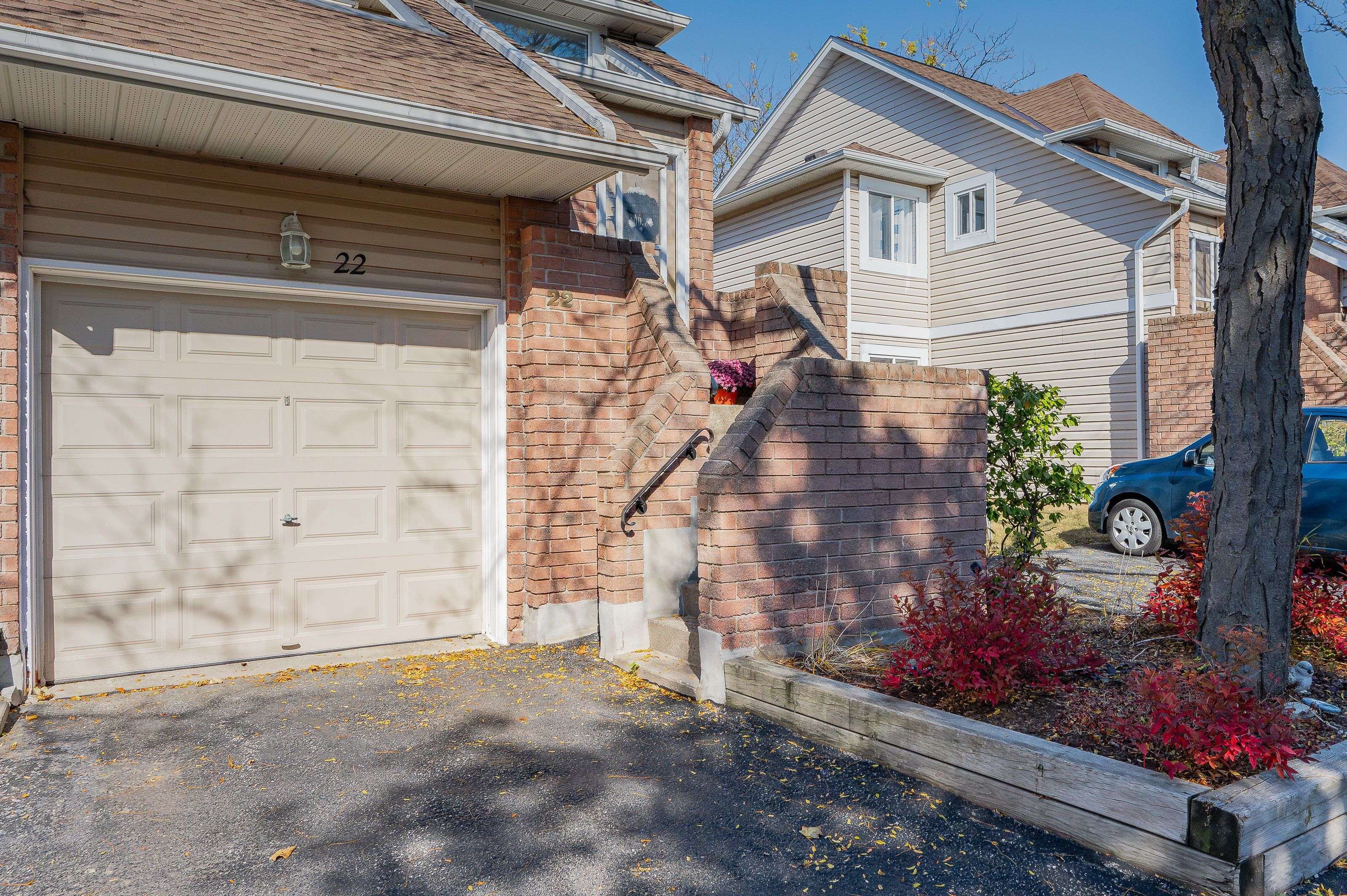 Kitchener, ON N2M 5L6,205 Highland CRES #22