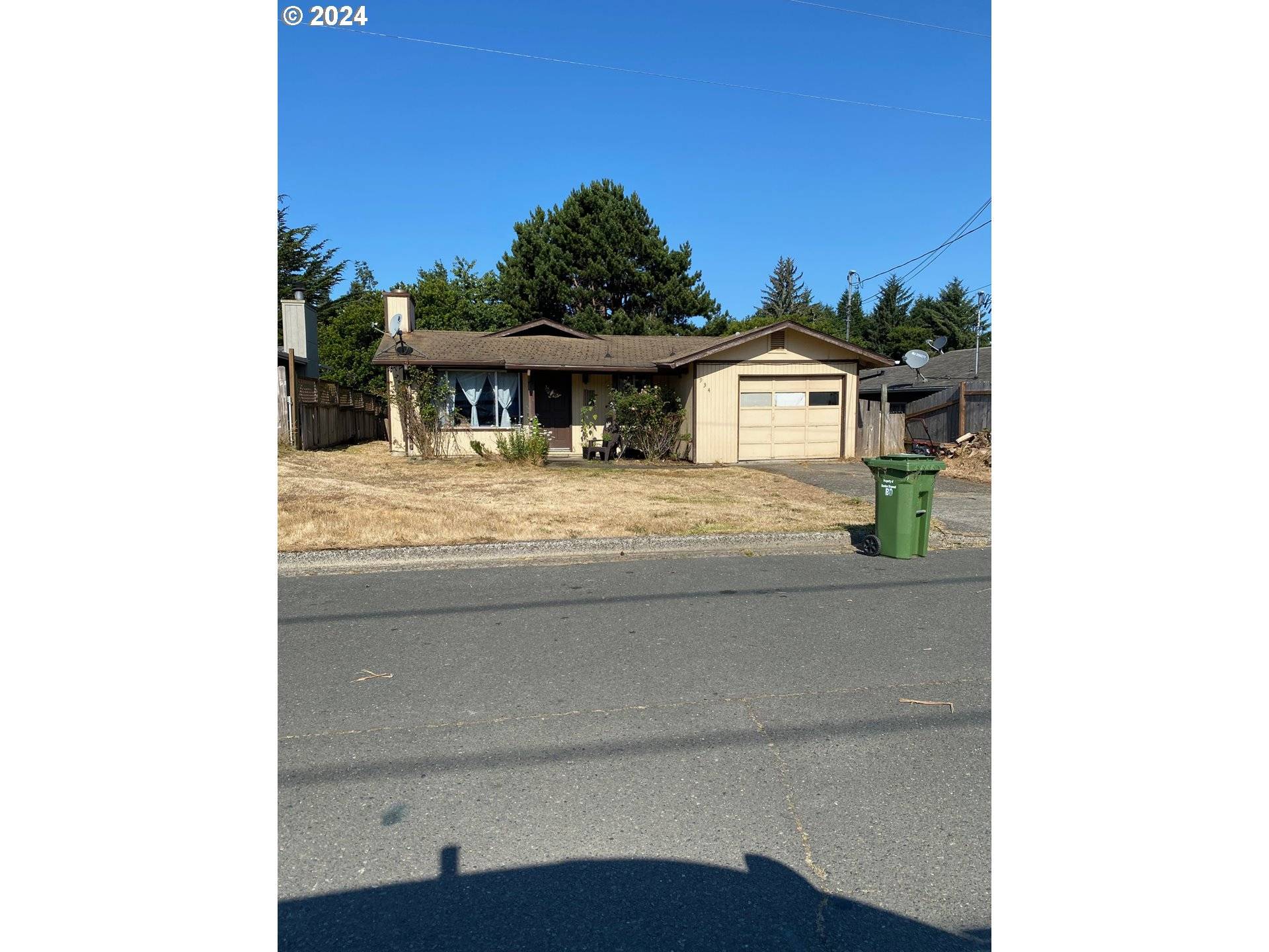 Coos Bay, OR 97420,934 AUGUSTINE AVE