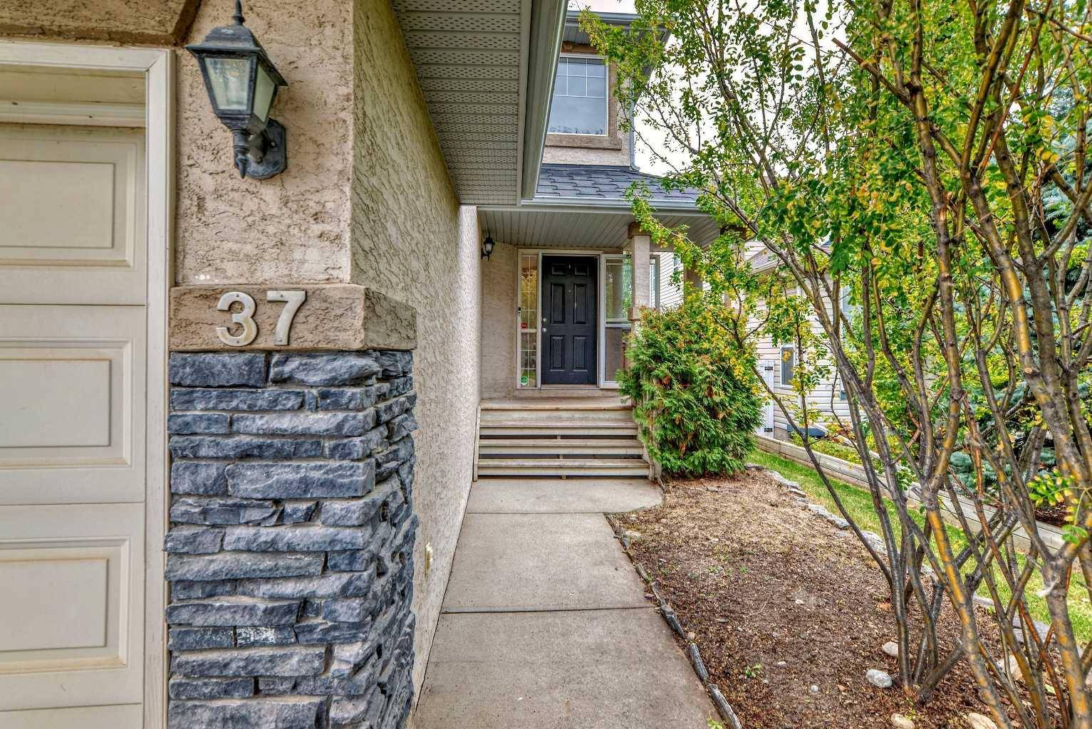 Calgary, AB T2Y 3Z5,37 Somerglen Close SW