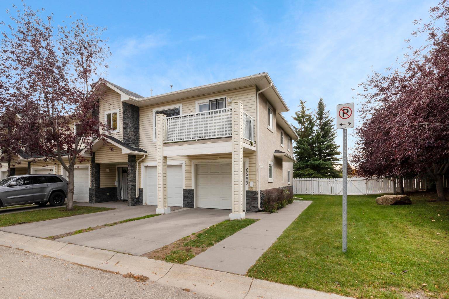 Calgary, AB T1Y 7K8,6589 Pinecliff GRV NE