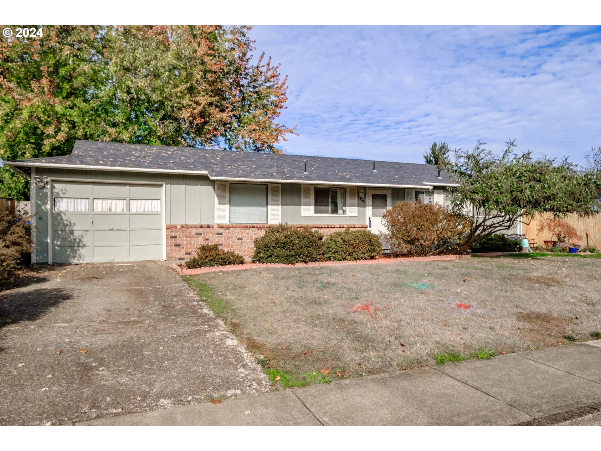 Salem, OR 97306,945 DENISE CT SE