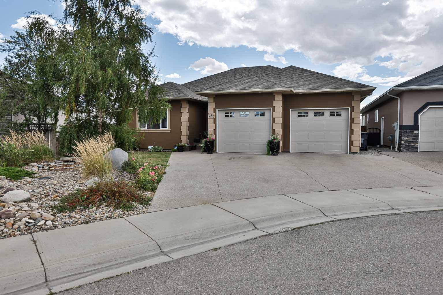 Lethbridge, AB T1K 8C2,387 Couleecreek CT S