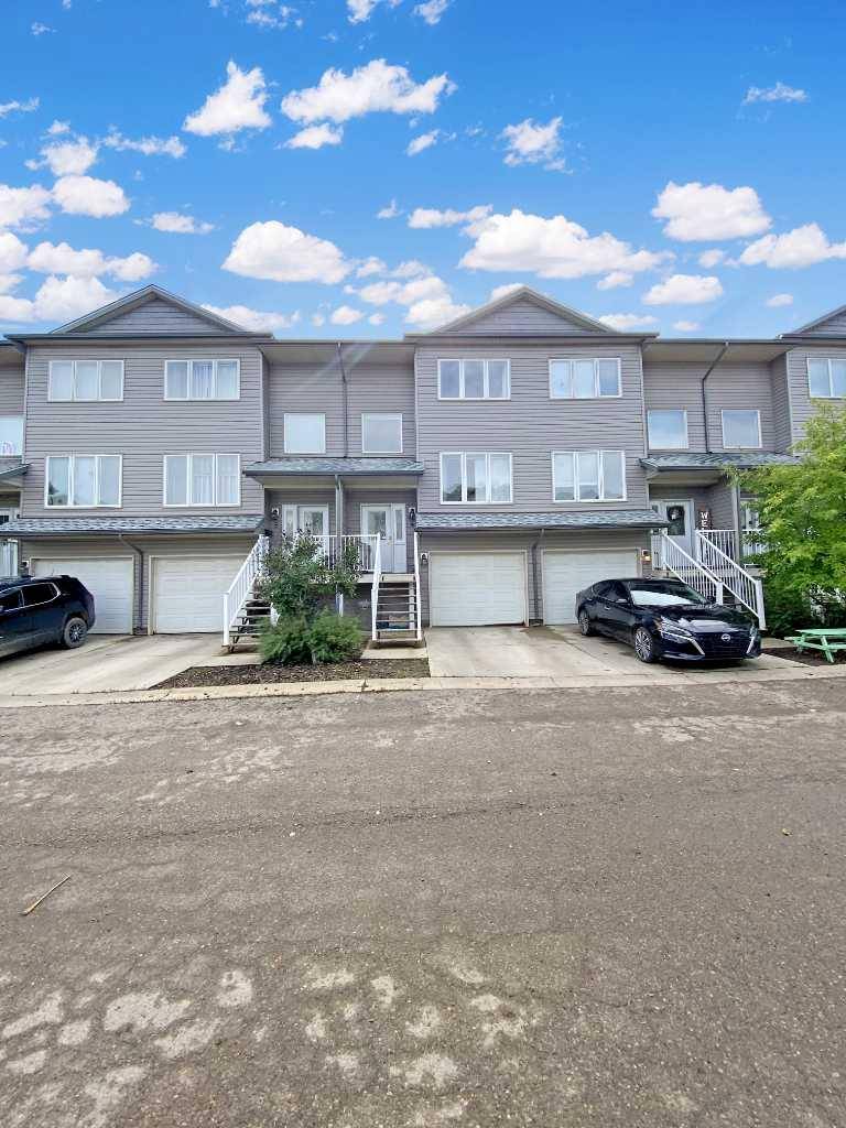 Fort Mcmurray, AB T9J 1M1,100 Albion DR #4