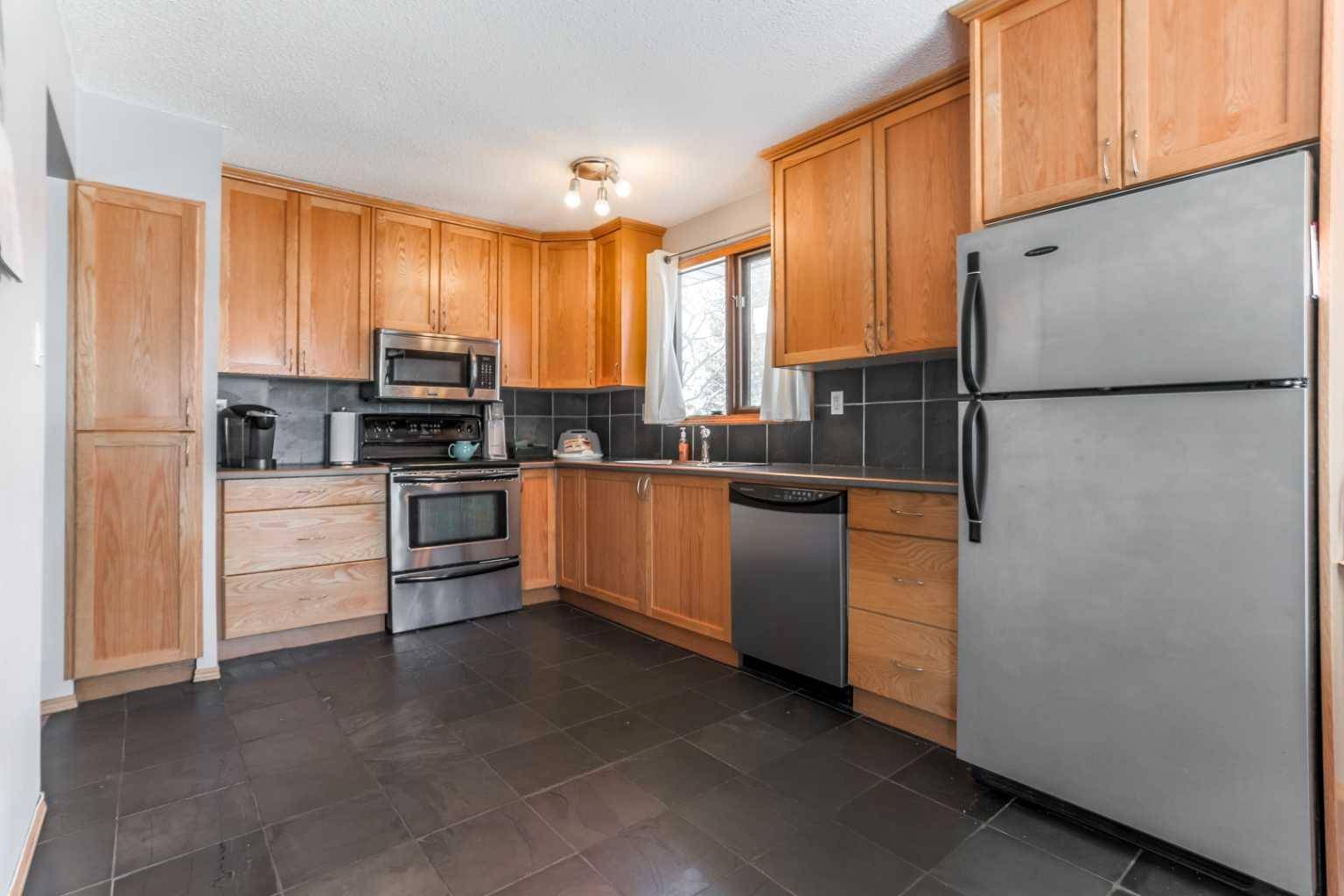 Calgary, AB T2B 0W2,3036 33A ST SE