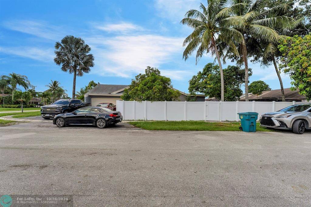 Lauderhill, FL 33319,7111 NW 44th Ct