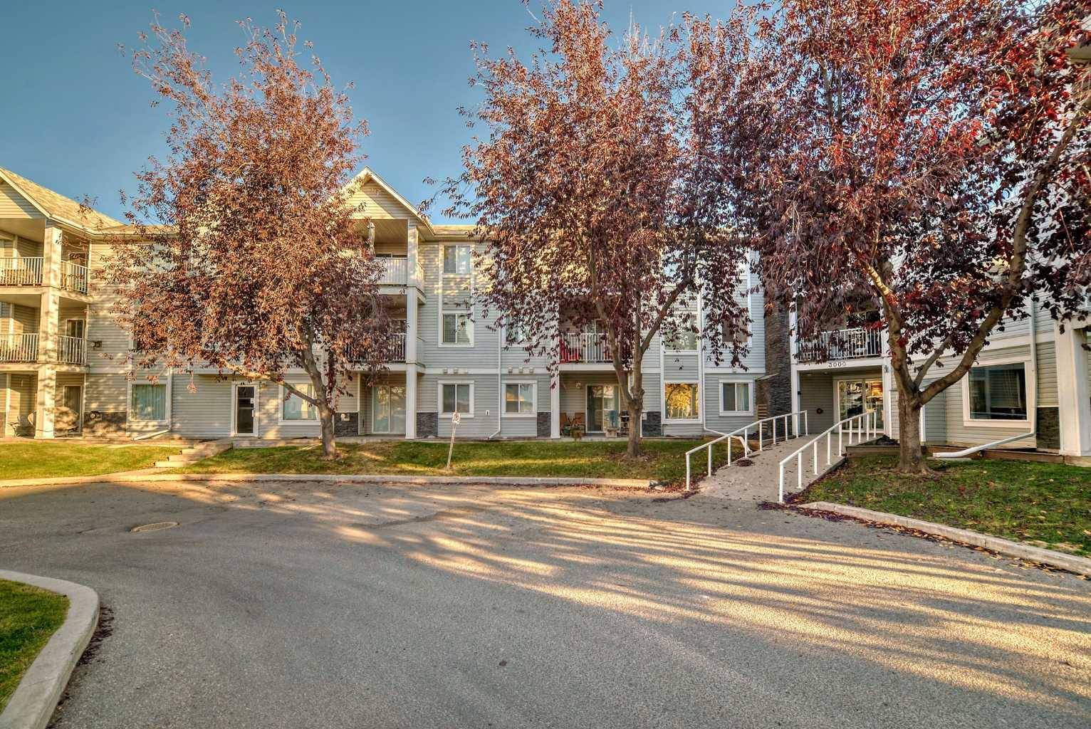 Calgary, AB T2B 3R6,3000 Valleyview PARK SE #3109