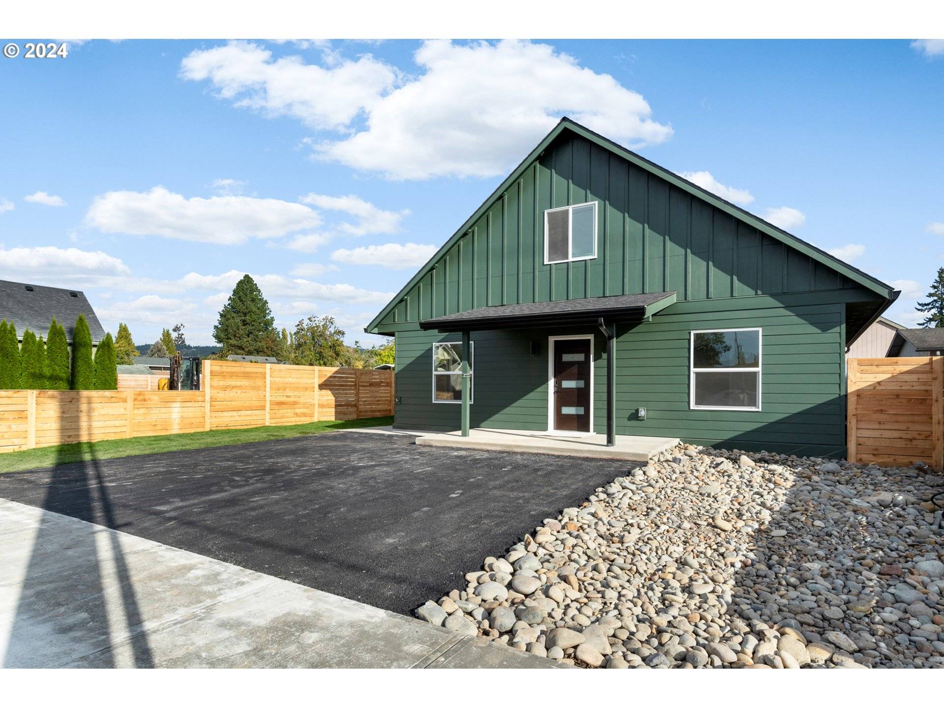 Kelso, WA 98626,906 S 5TH AVE