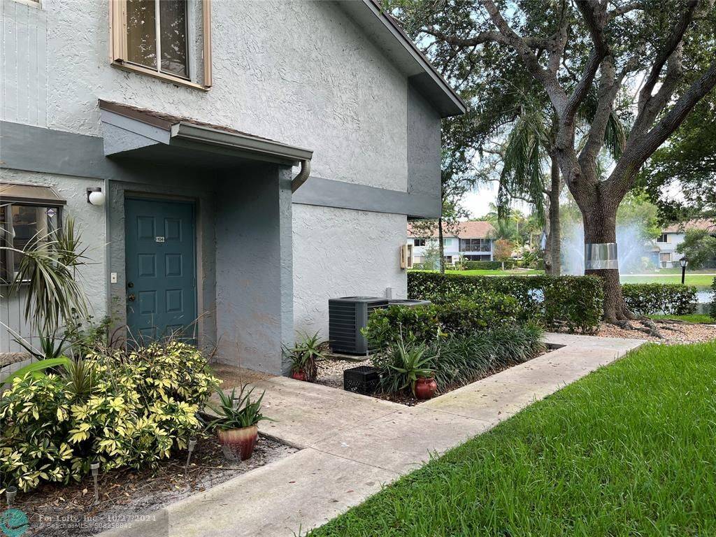 Oakland Park, FL 33309,2721 S Oakland Forest Dr  #104