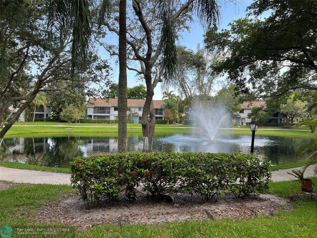 Oakland Park, FL 33309,2721 S Oakland Forest Dr  #104