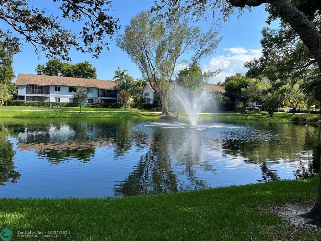 Oakland Park, FL 33309,2721 S Oakland Forest Dr  #104