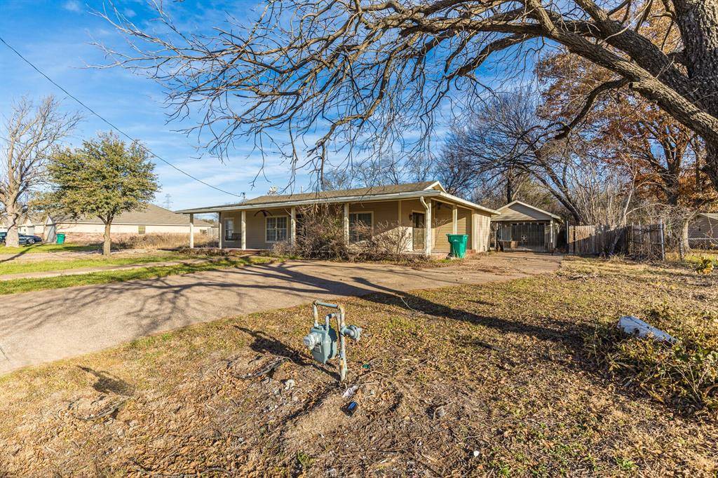 Lacy Lakeview, TX 76705,109 E Frost Street