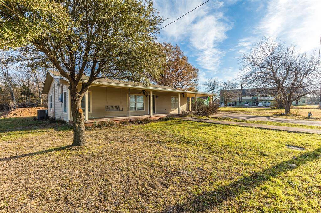 Lacy Lakeview, TX 76705,109 E Frost Street