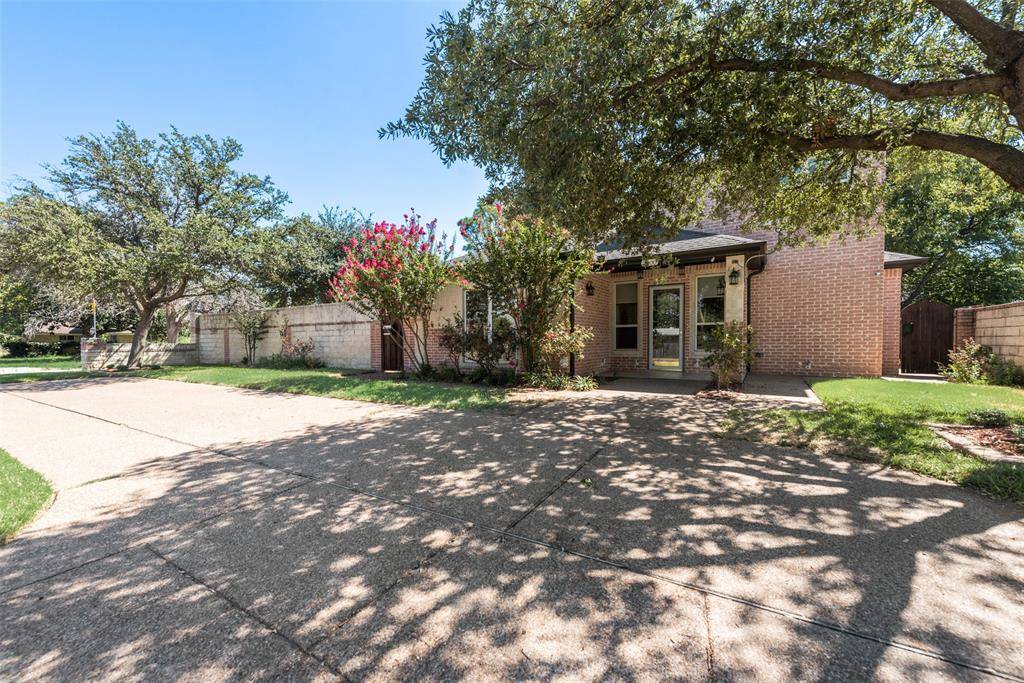 Pantego, TX 76013,2900 Mistletoe Court